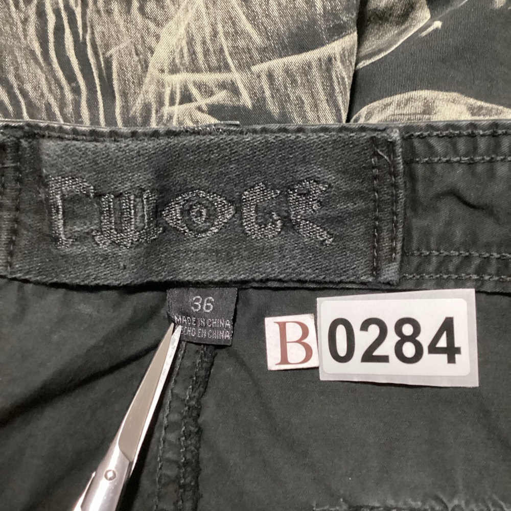 Twoce Cargo Shorts - Picture 4 of 4